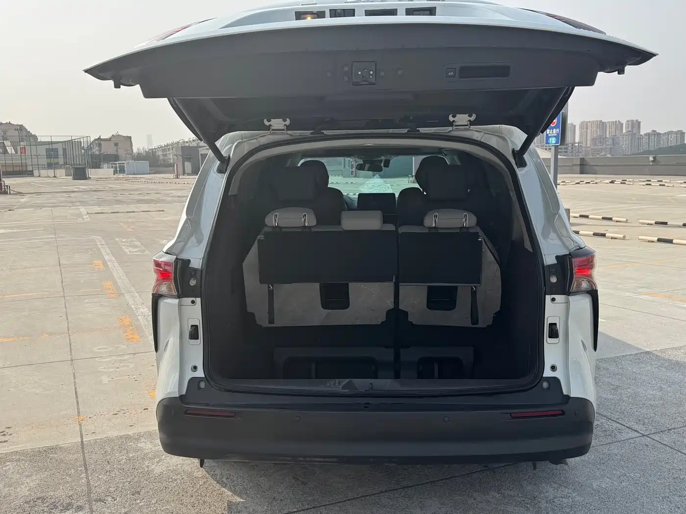 Toyota Sienna 2023 2.5L Hybrid Comfort Edition фото 16