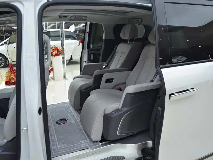 Buick GL8 2025 Land Honor Premium Edition фото 5