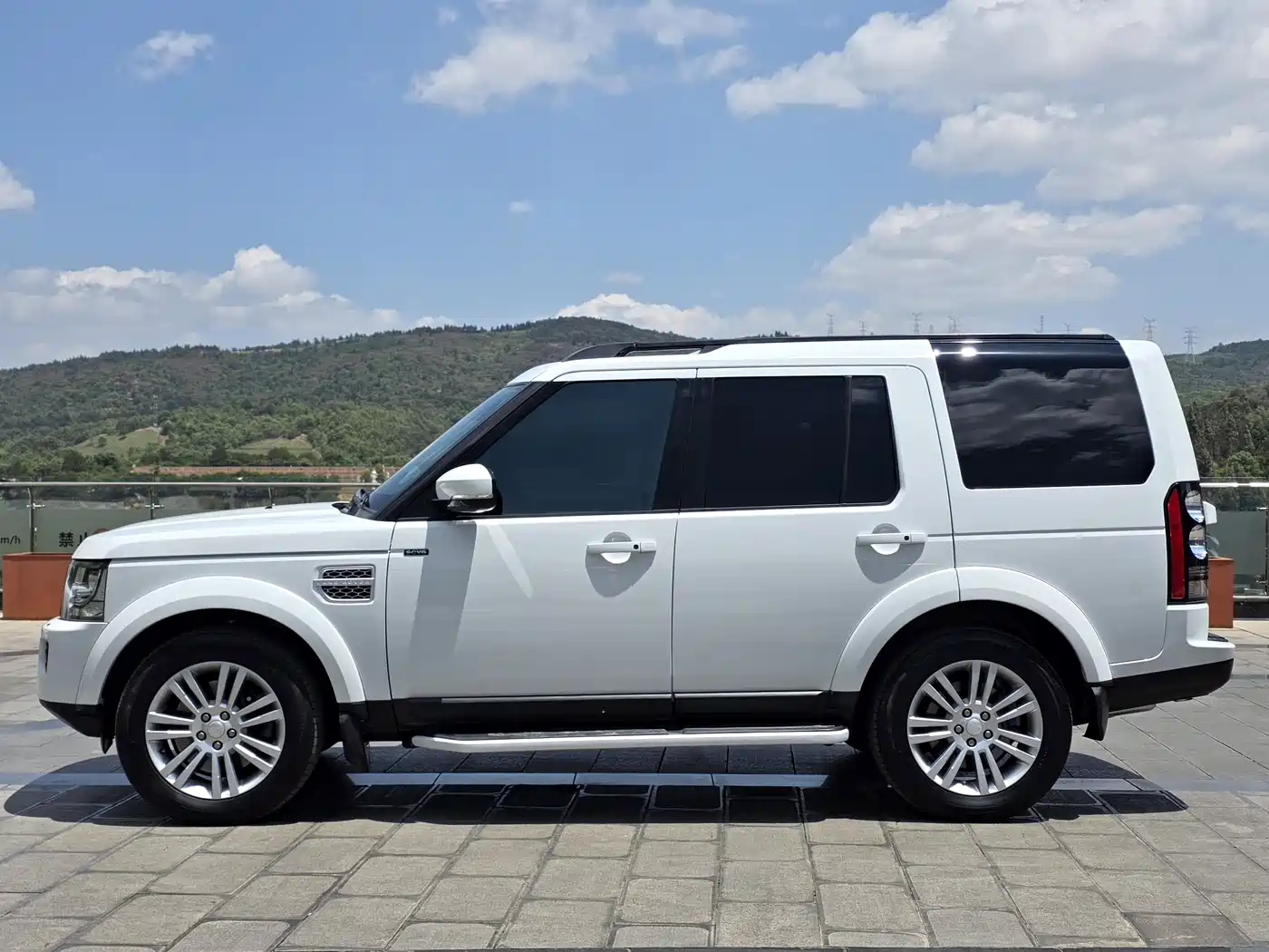 Land Rover Discovery 2016 3.0 SC V6 HSE фото 4