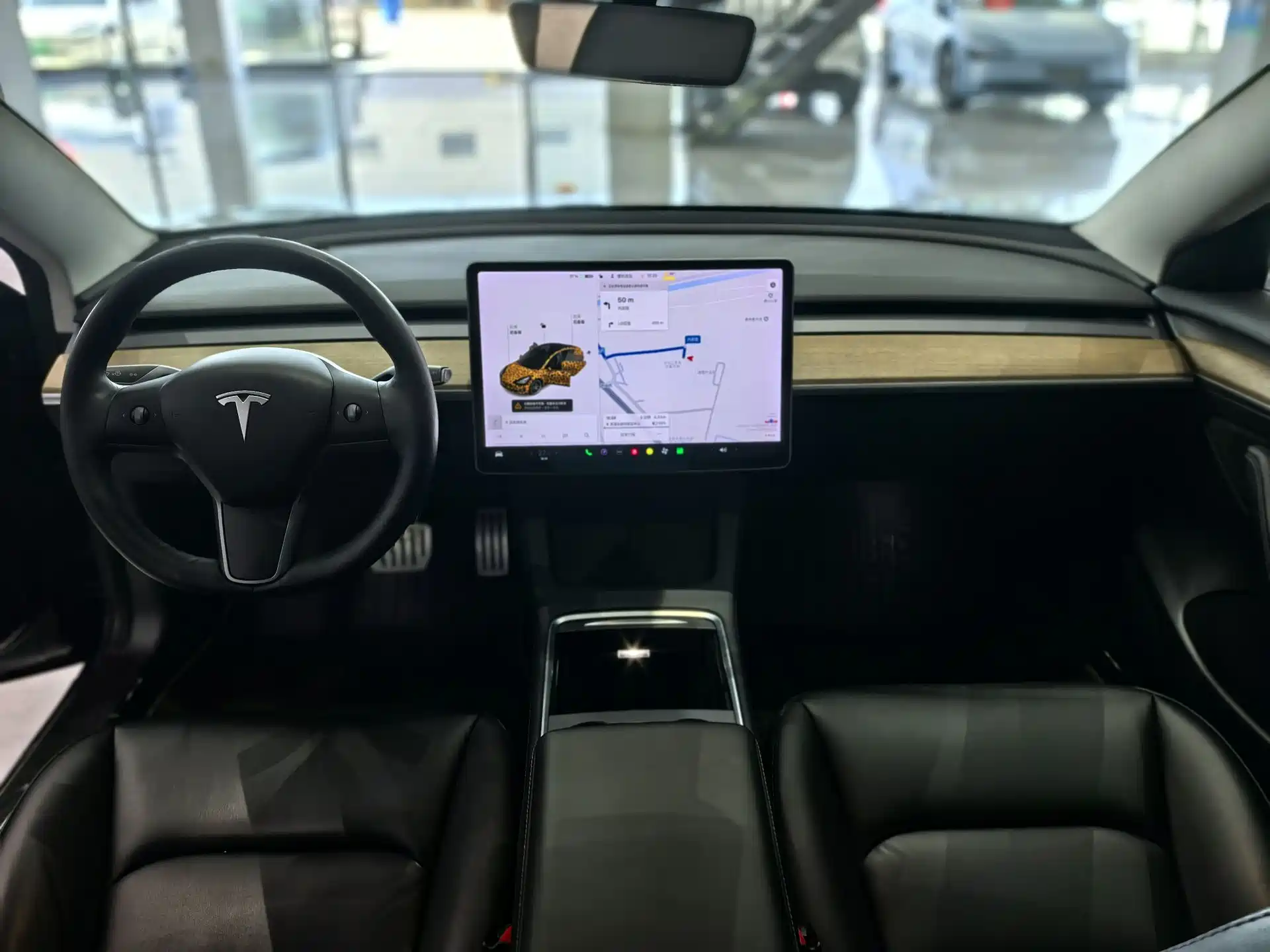 Фото 10 - Tesla Model 3