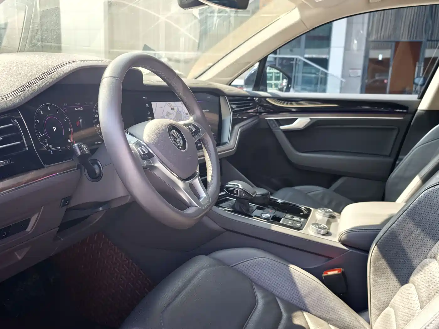 Volkswagen Touareg 2019 2.0TSI Sharp Wing Edition China VI фото 5