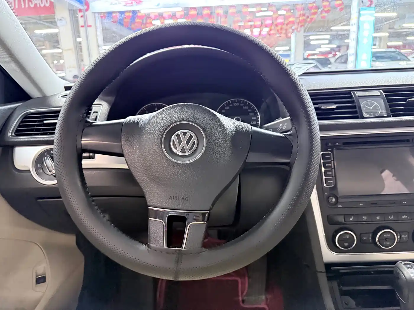 Volkswagen Passat 2014 1.8TSI DSG Luxury Edition фото 14