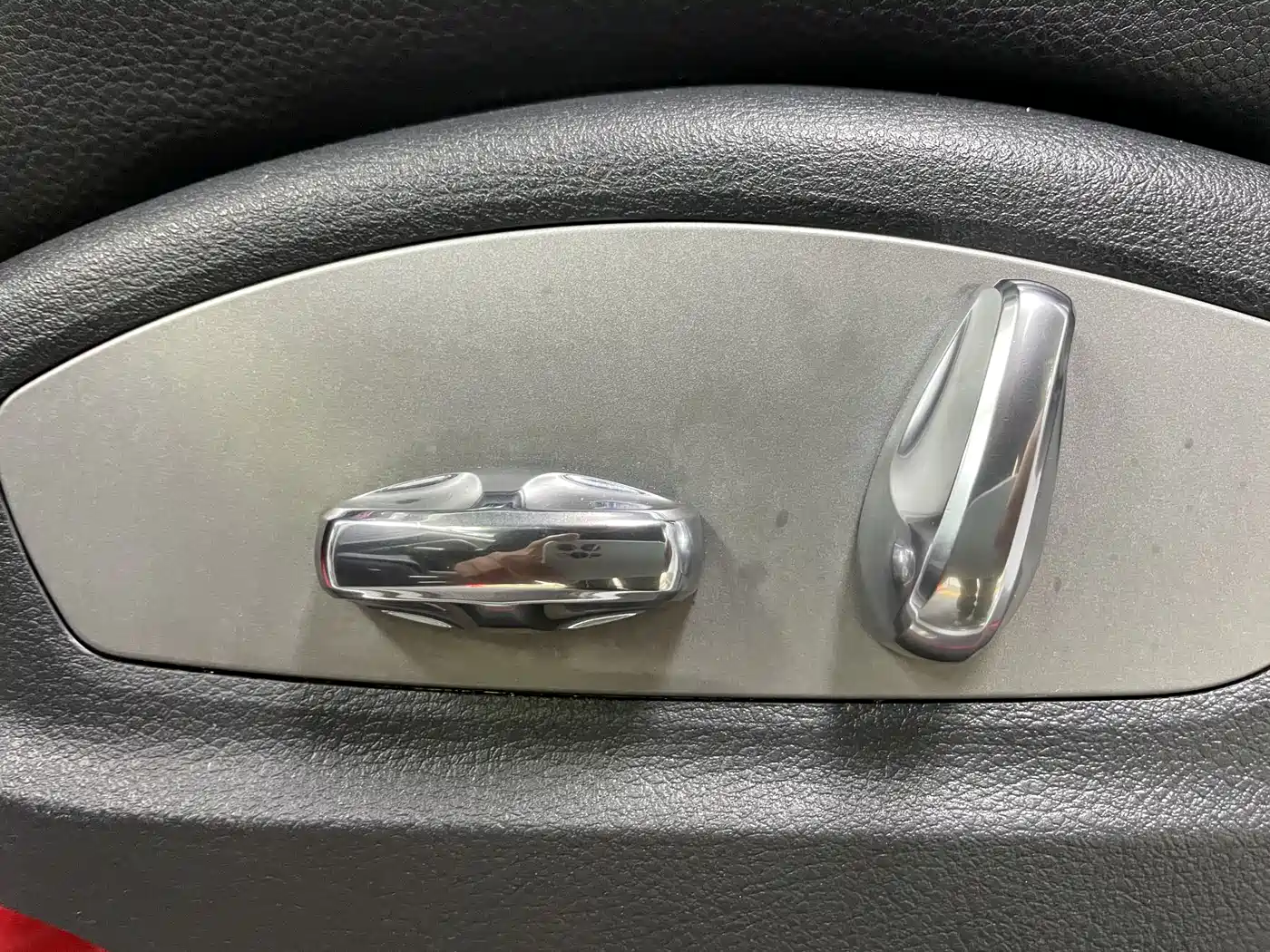 Porsche Cayenne 2011 Cayenne 3.0T фото 28