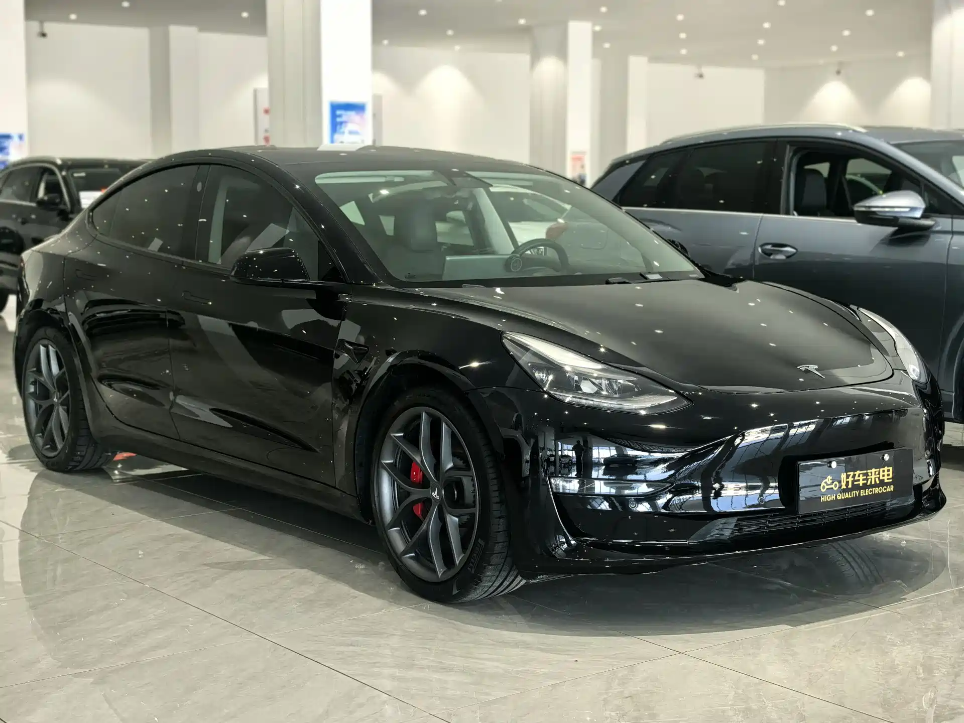 Фото 3 - Tesla Model 3