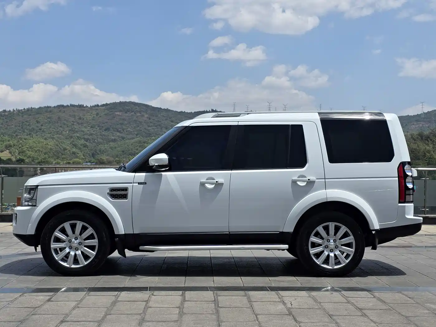Land Rover Discovery 2015 3.0 SDV6 HSE Diesel фото 17