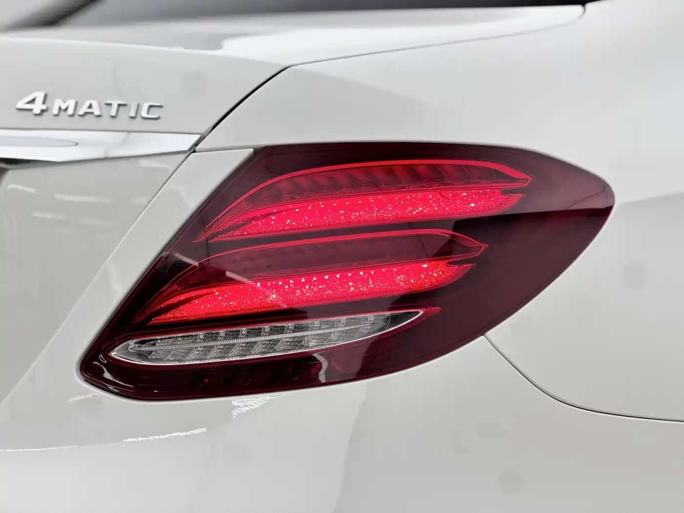 Mercedes-Benz E-Class 2016 E 200 L Sport Type фото 16
