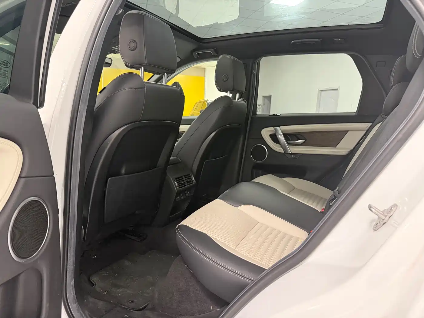 Land Rover Discovery Sport 2023 249PS R-Dynamic S Performance Version фото 6