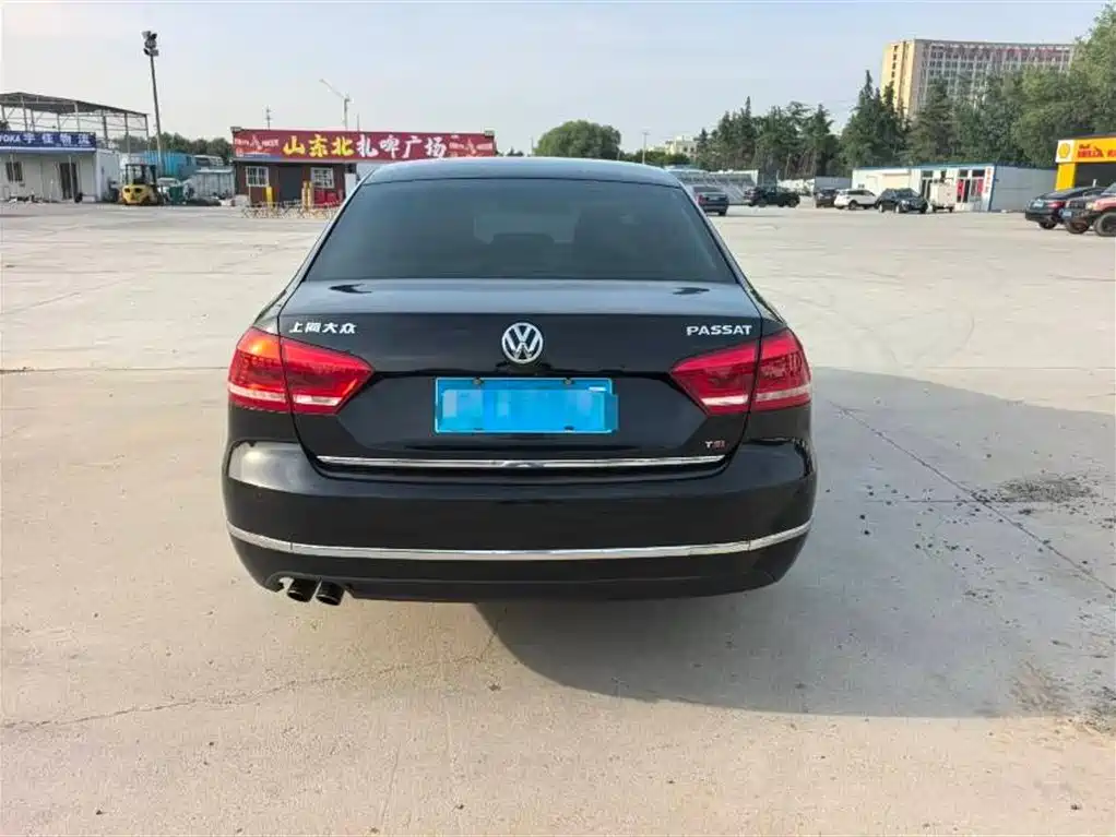 Volkswagen Passat 2014 1.8TSI DSG Executive Edition фото 8