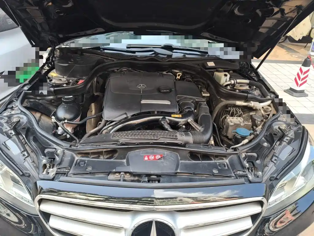 صورة 11 - Mercedes-Benz E-Class