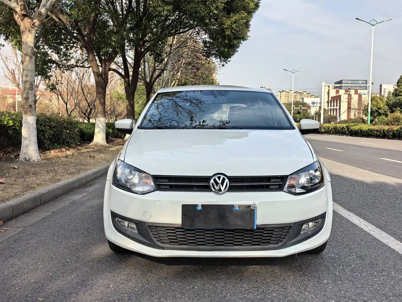 Volkswagen Polo 2011 1.6L Automatic Style Edition фото 2