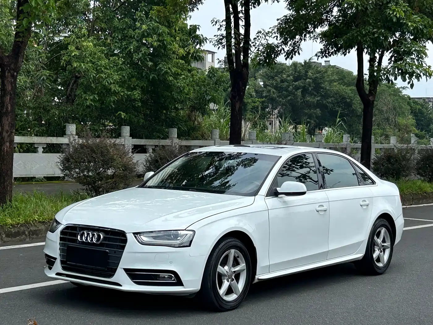 Photo 1 - Audi A4L