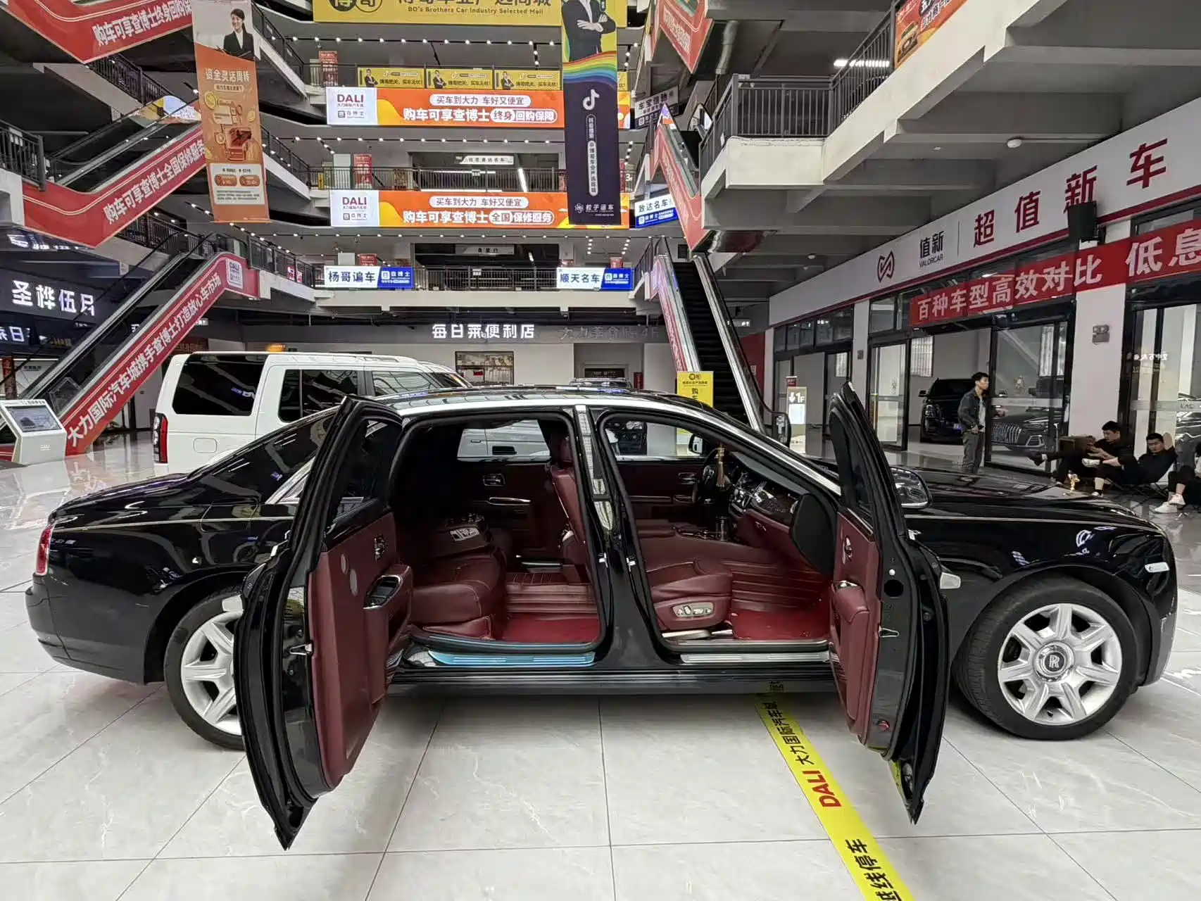 Фото 13 - Rolls-Royce Ghost