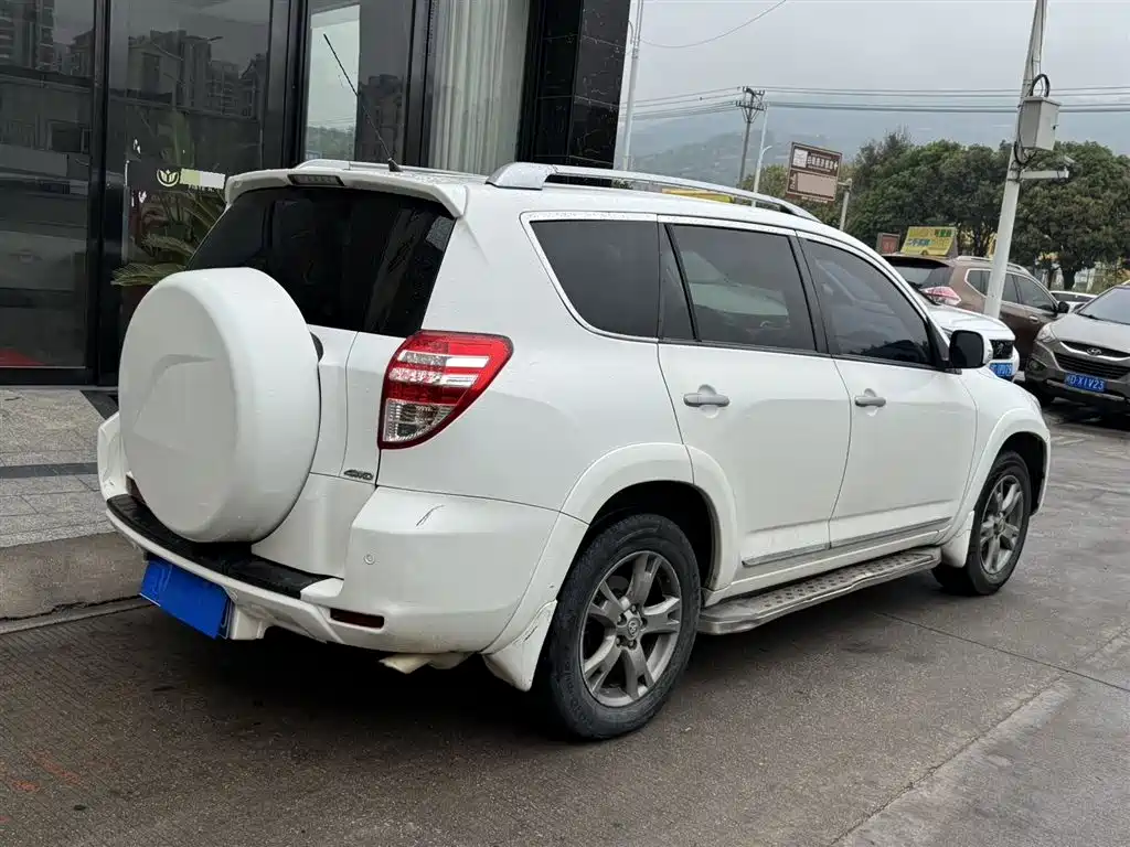 Toyota RAV4 Rongfang 2012 Styling Edition 2.4L Automatic 4WD Luxury фото 4