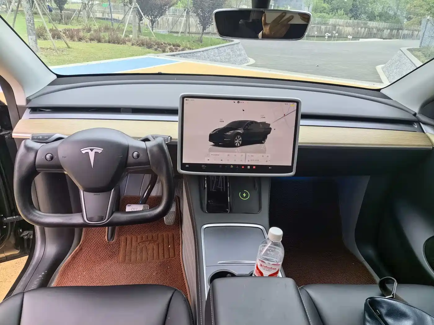TESLA MODEL Y