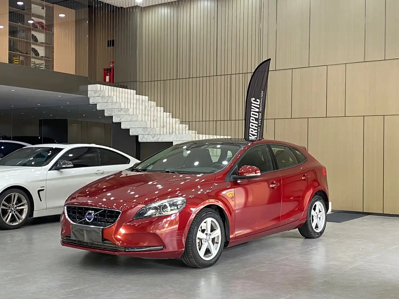 Фото 1 - Volvo V40