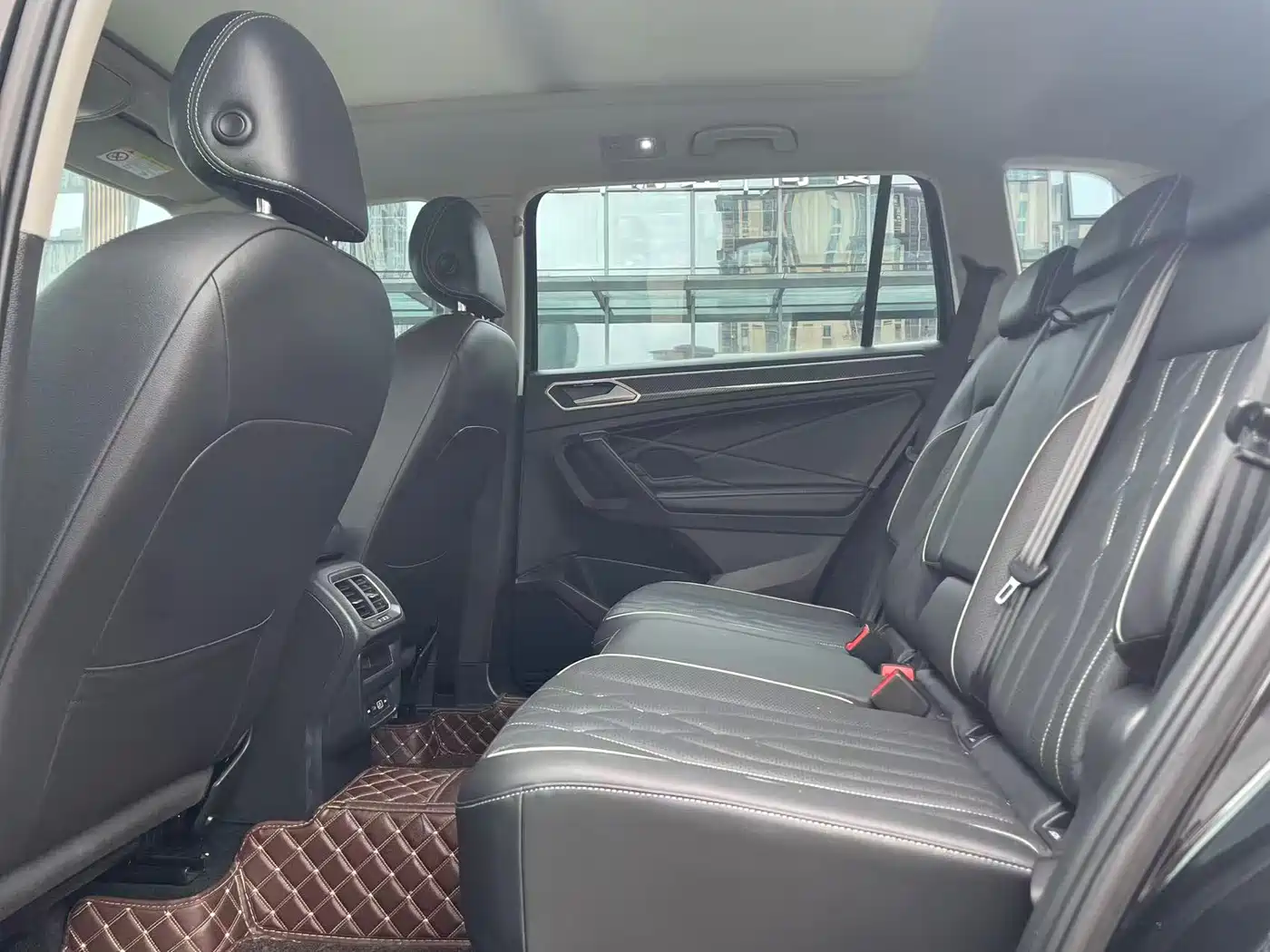 Volkswagen Tiguan L 2024 330TSI Automatic 2WD R-Line Premium Enjoyment Edition фото 10