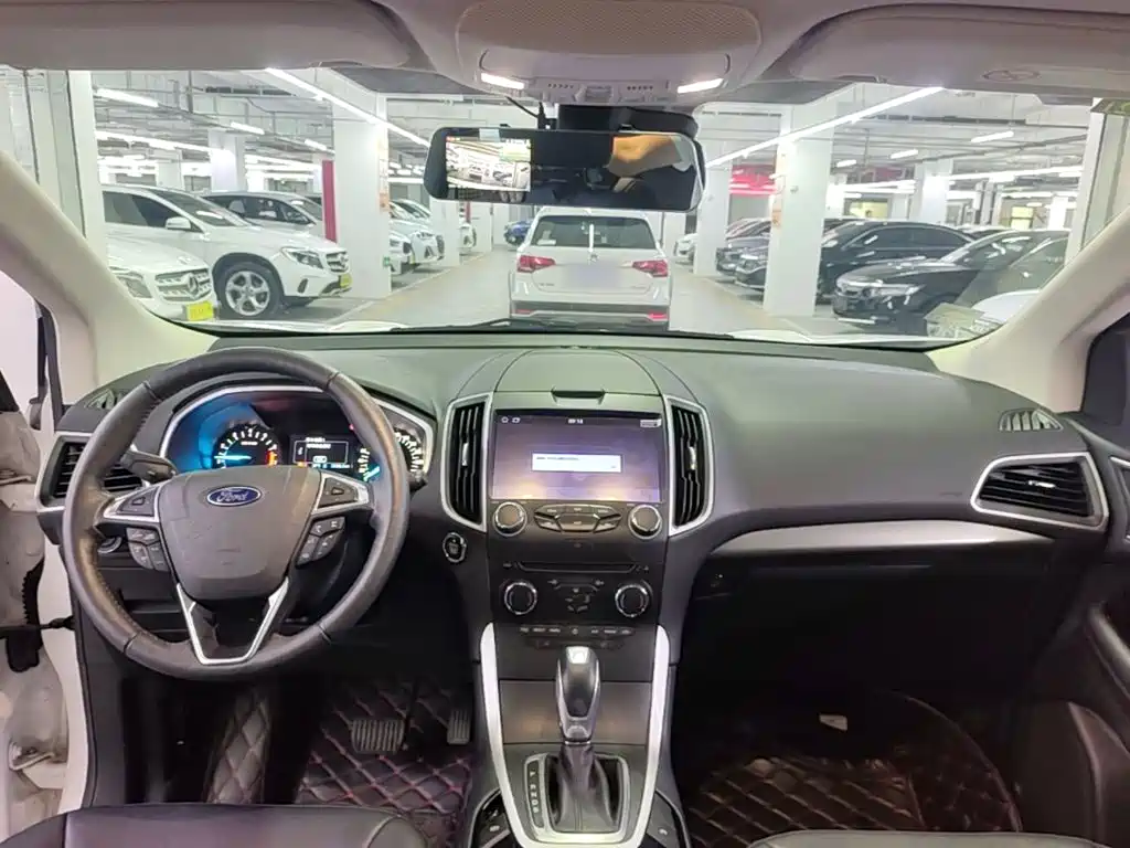 Фото 10 - Ford Edge