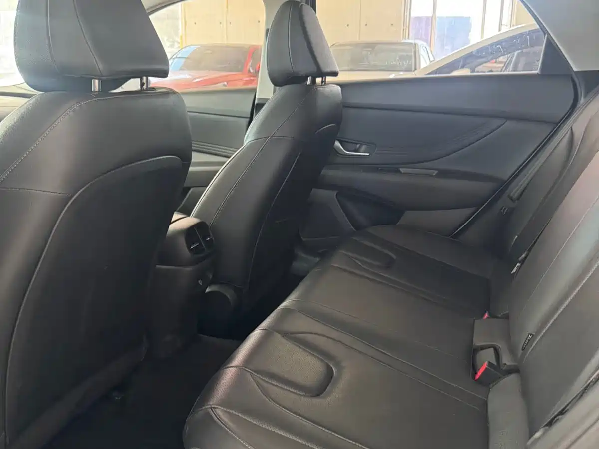 Hyundai Elantra 2023 Model 1.5L CVT LUX Premium Edition фото 8
