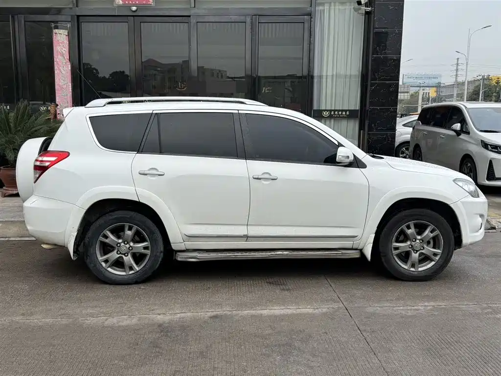 Toyota RAV4 Rongfang 2012 Styling Edition 2.4L Automatic 4WD Luxury фото 3