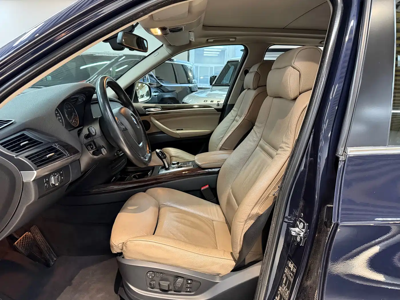 BMW X5 (Import) 2008 Model xDrive48i Luxury Type фото 7