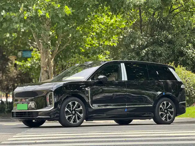 NIO ES9 102kWh, Представительская Люкс