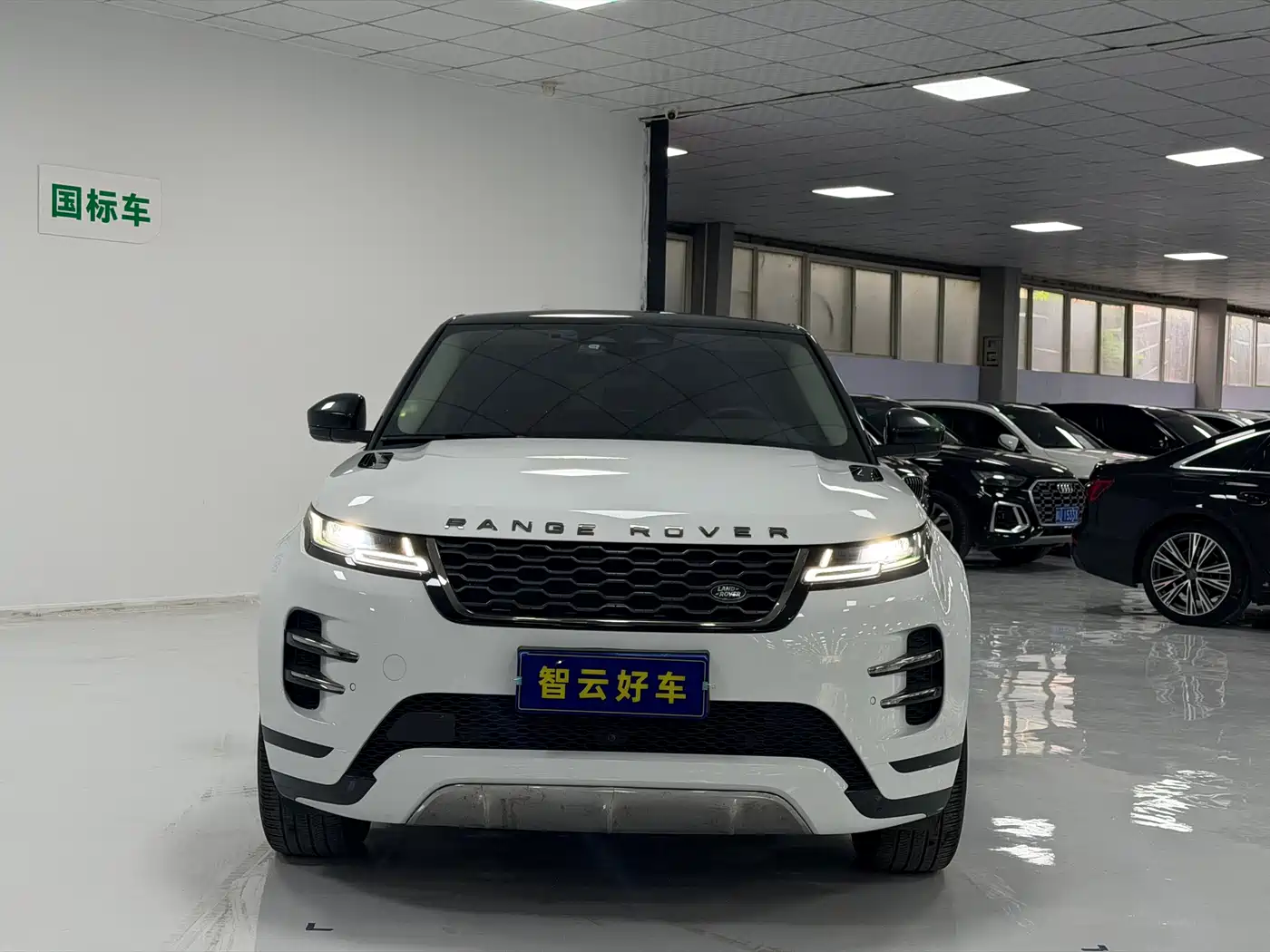 Land Rover Range Rover Evoque 2021 Range Rover Evoque L 249PS R-Dynamic SE Luxury Edition фото 2