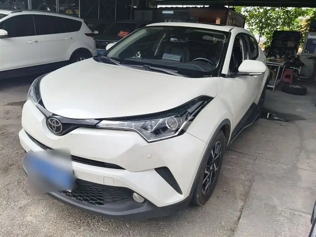 Toyota C-HR 2020 Model 2.0L Leading фото 2