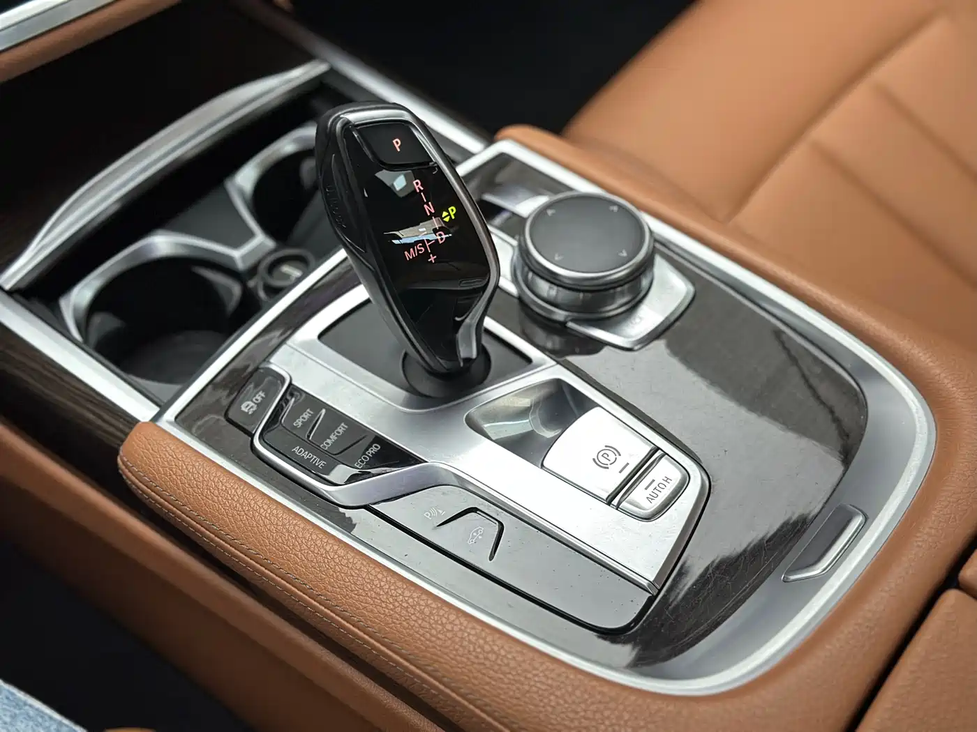BMW 7 Series 2016 730Li Leading фото 22