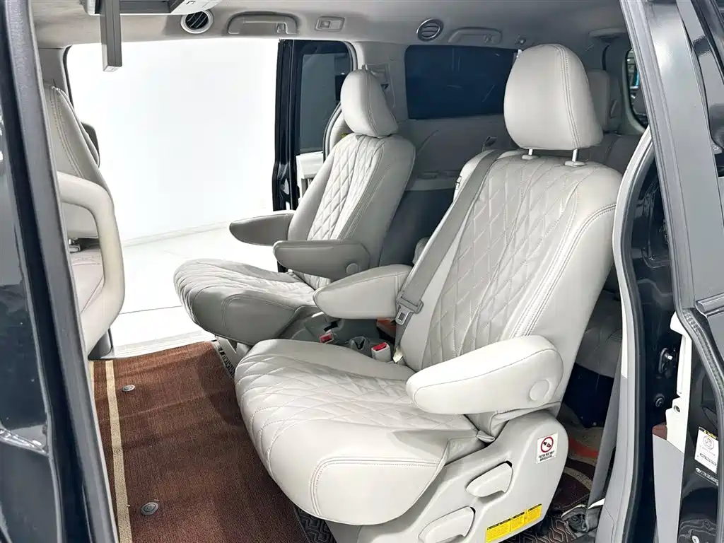 Toyota Sienna 2011 3.5L 2WD Automatic фото 9