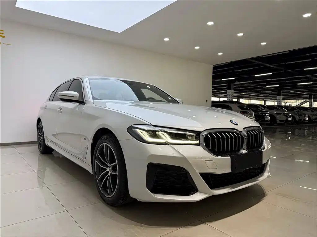 BMW 5 Series 2022 525Li M Sport Package фото 4