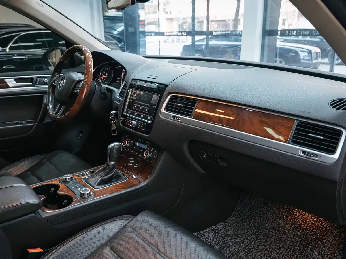 Volkswagen Touareg 2014 3.0TSI New Edge Edition фото 18