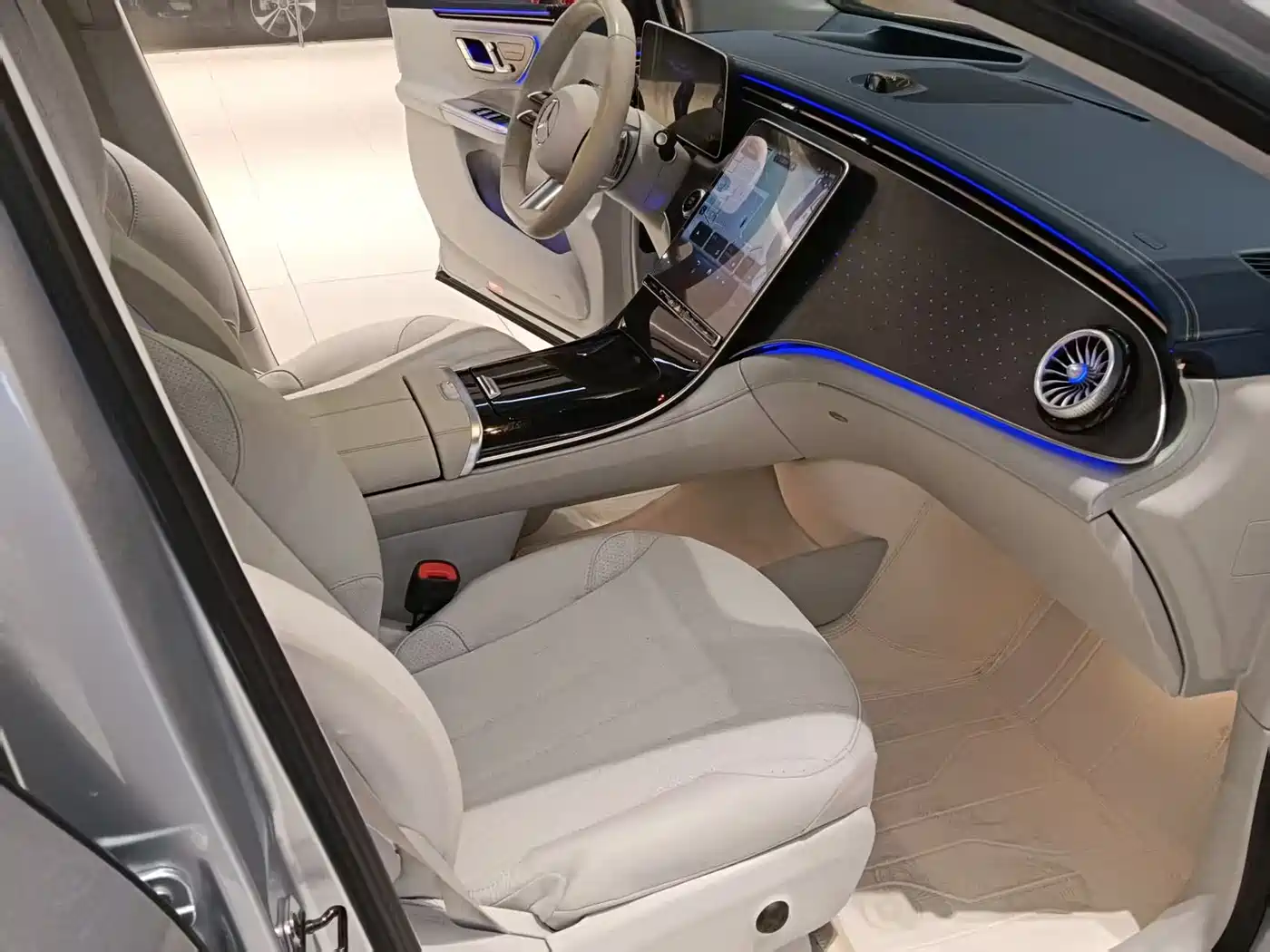 MERCEDES-BENZ EQE SUV