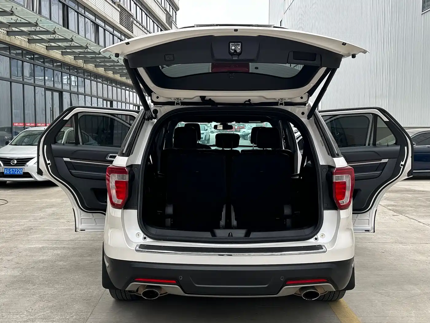 Ford Explorer (Import) 2018 2.3T Elite Edition фото 8