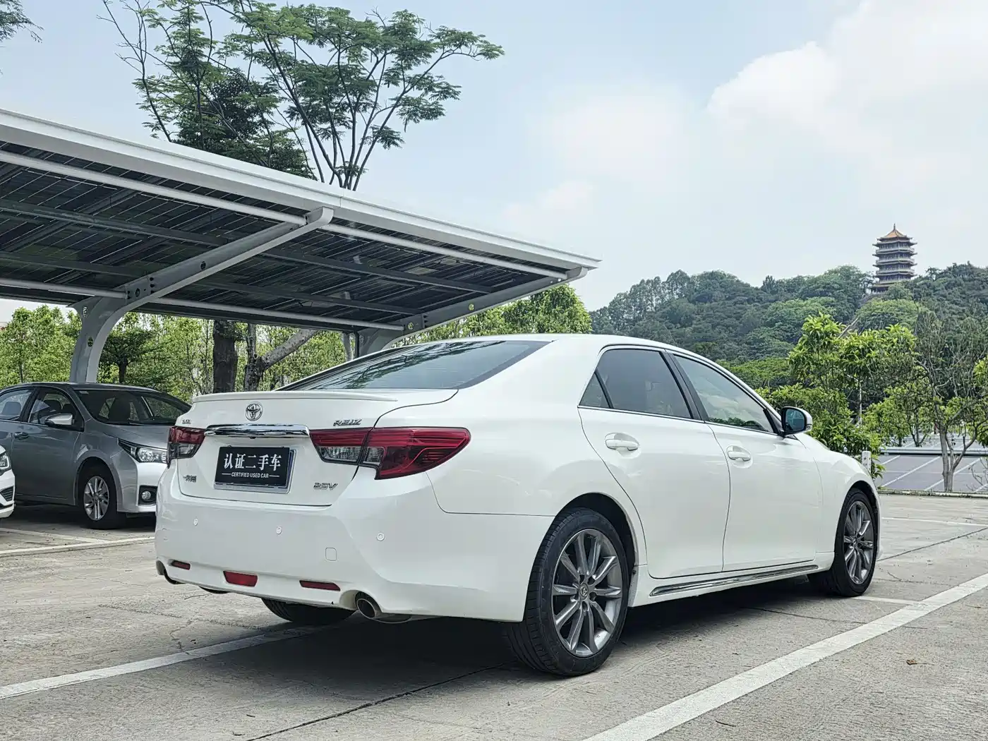Toyota Reiz 2013 2.5V Premium Edition фото 18