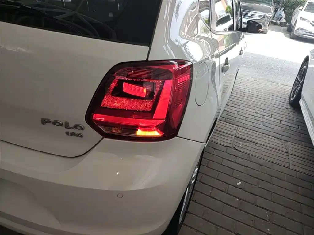 Volkswagen Polo 2016 1.6L Automatic Comfort фото 8