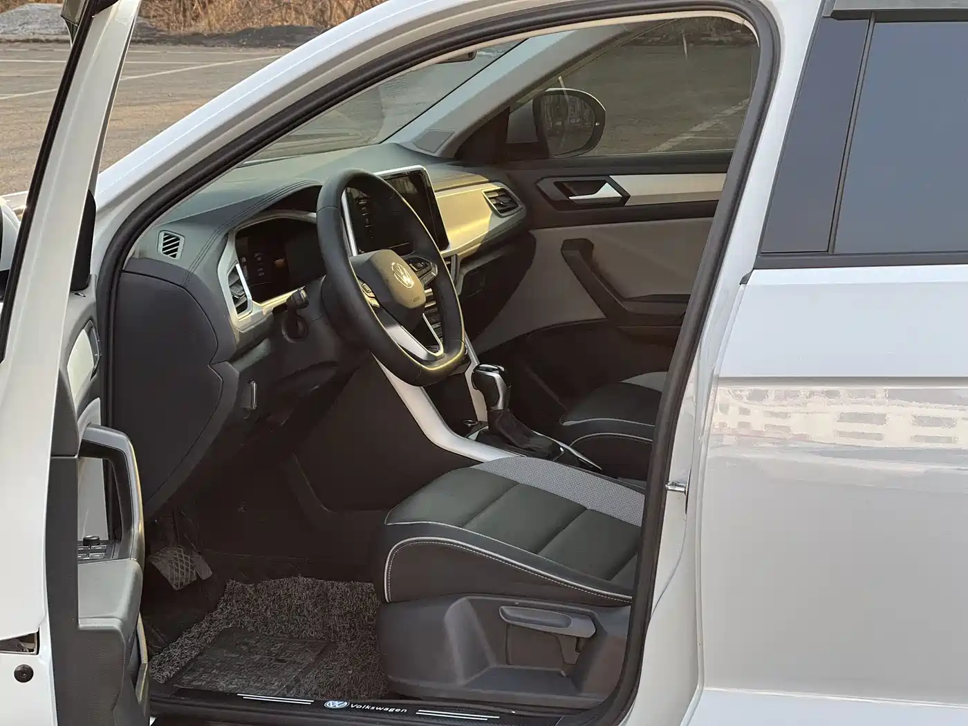 VOLKSWAGEN T ROC EXPLORING SONGS