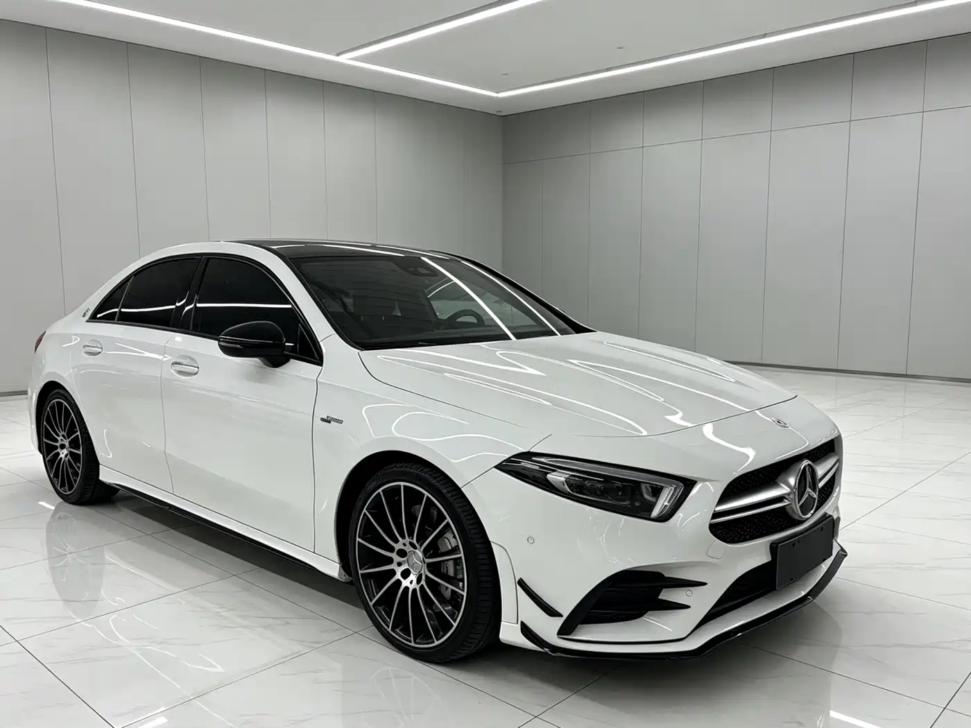 Mercedes-Benz A-Class AMG 2022 Model AMG A 35 L 4MATIC Blazing Night Special Edition фото 6