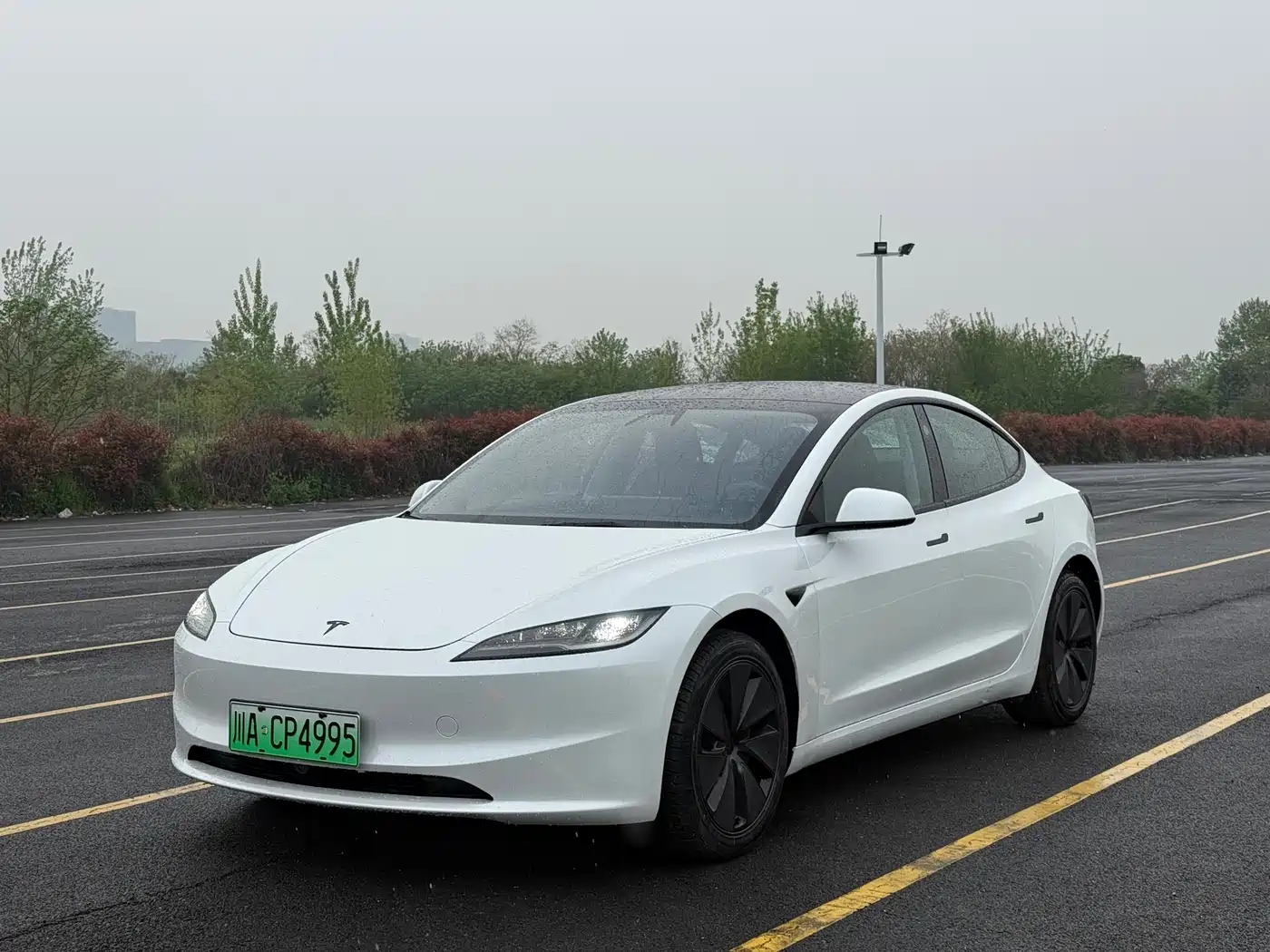 TESLA MODEL 3