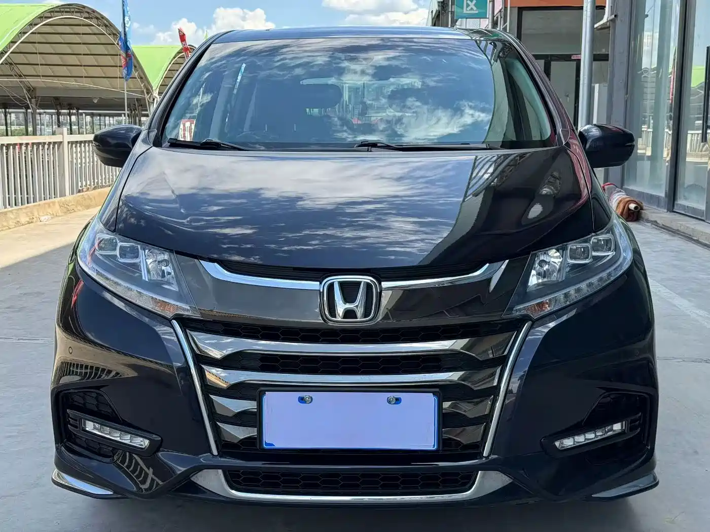 Photo 2 - Honda Odyssey