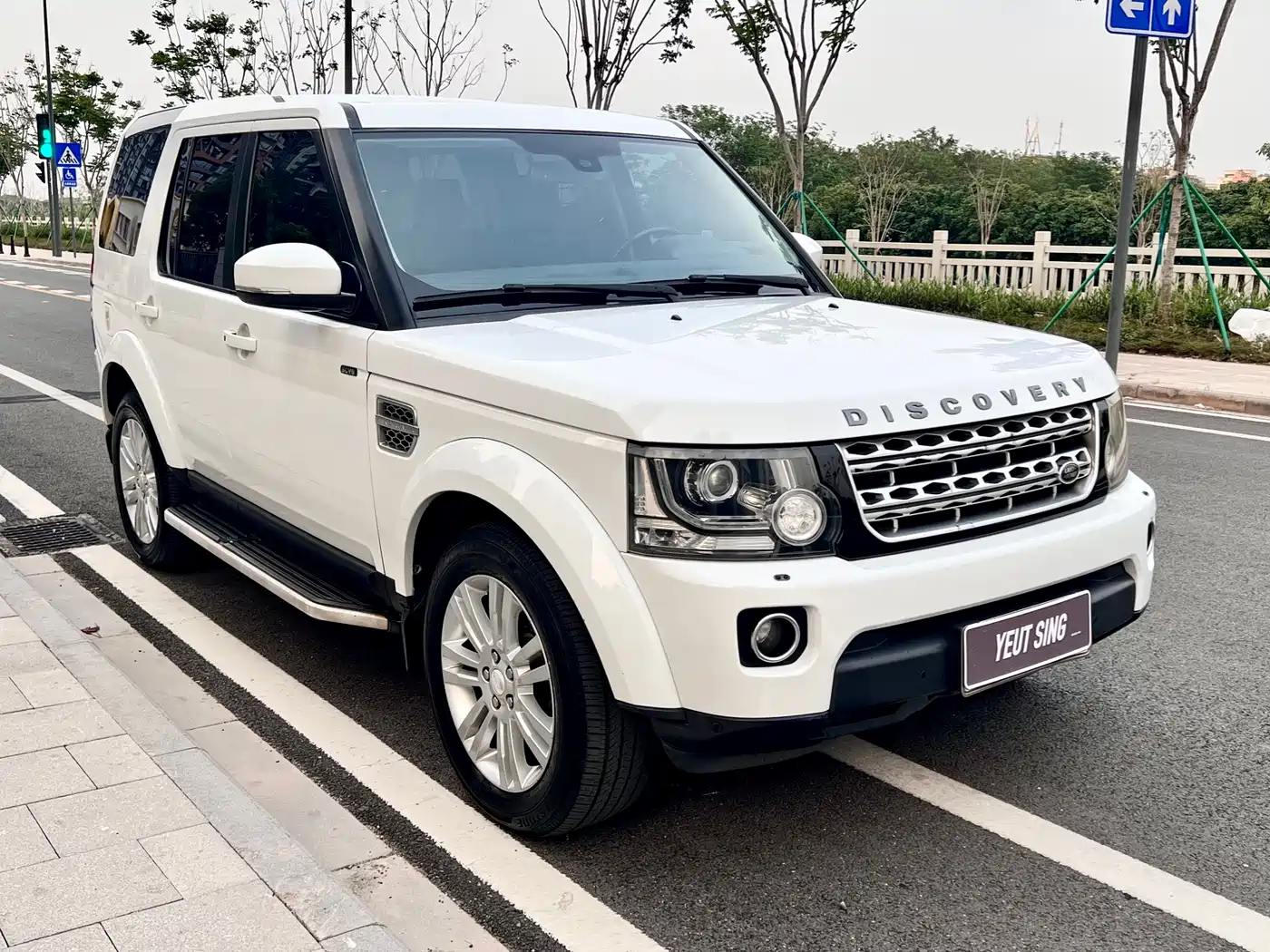 Land Rover Discovery 2014 3.0 SC V6 HSE фото 3