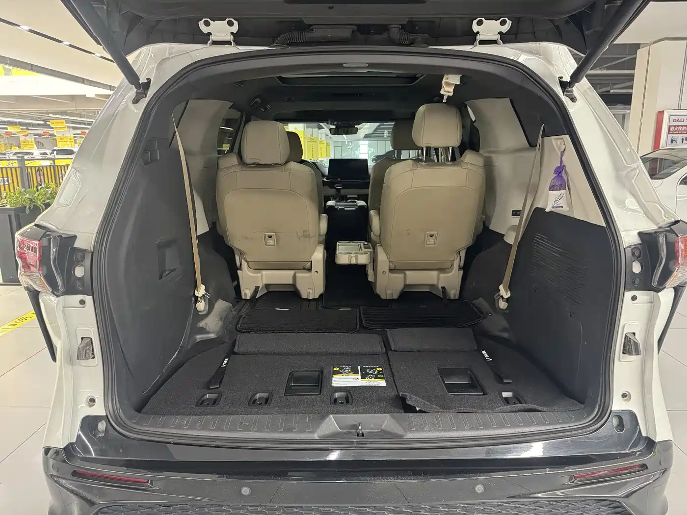 Toyota Granvia 2023 2.5L Hybrid Prestige PLUS Edition фото 14