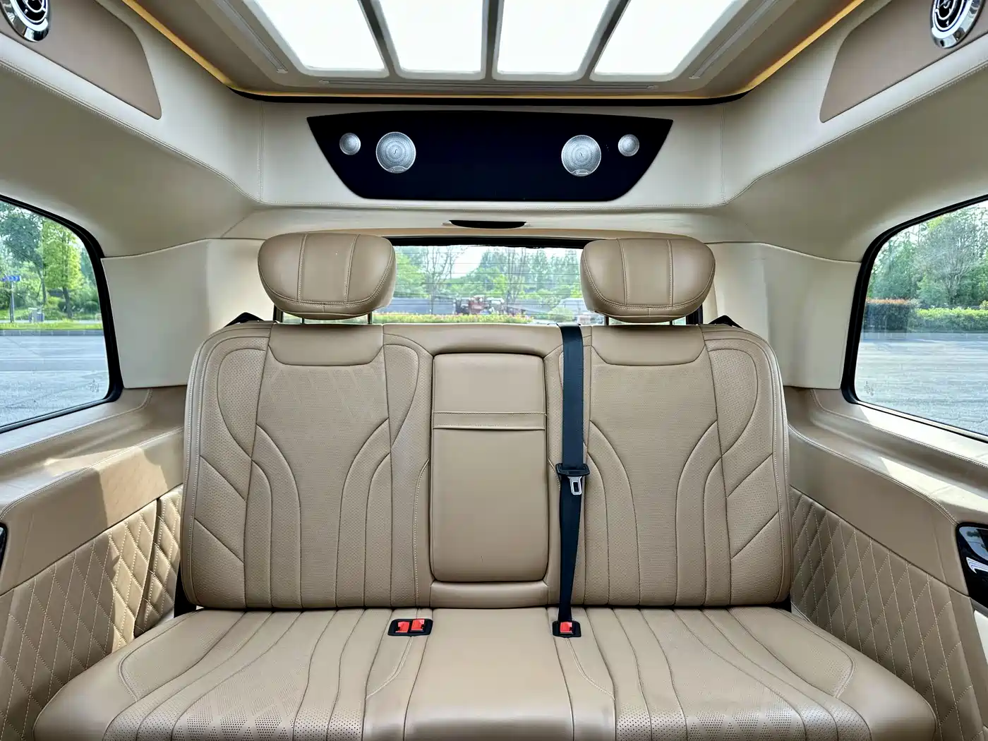 Mercedes-Benz V-Class 2018 V 260 L Premium Long Wheelbase Edition China VI фото 18