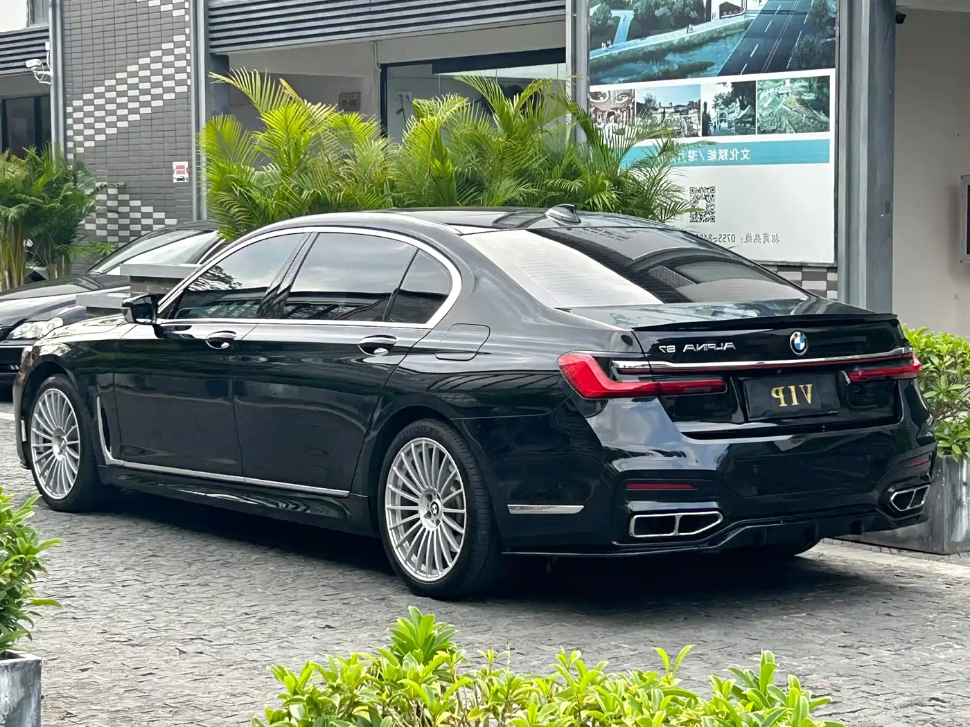 BMW 7 Series 2017 740Li xDrive Luxury Edition фото 7