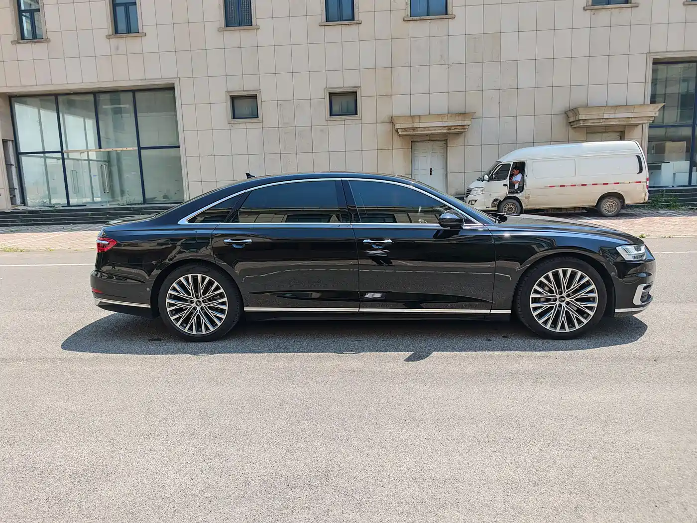 Audi A8 2021 A8L 55 TFSI quattro Luxury фото 4