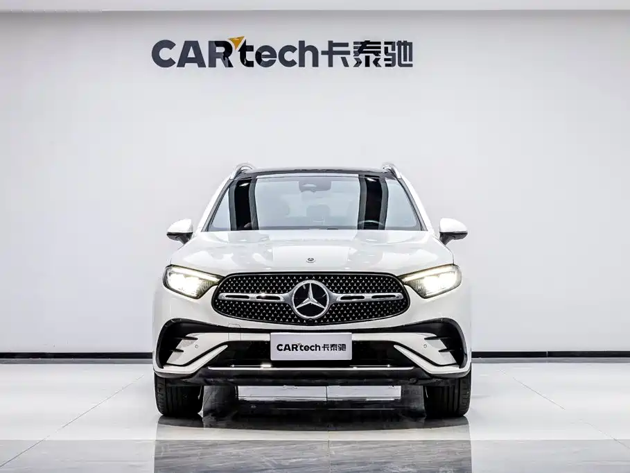 Photo 2 - Mercedes-Benz GLC