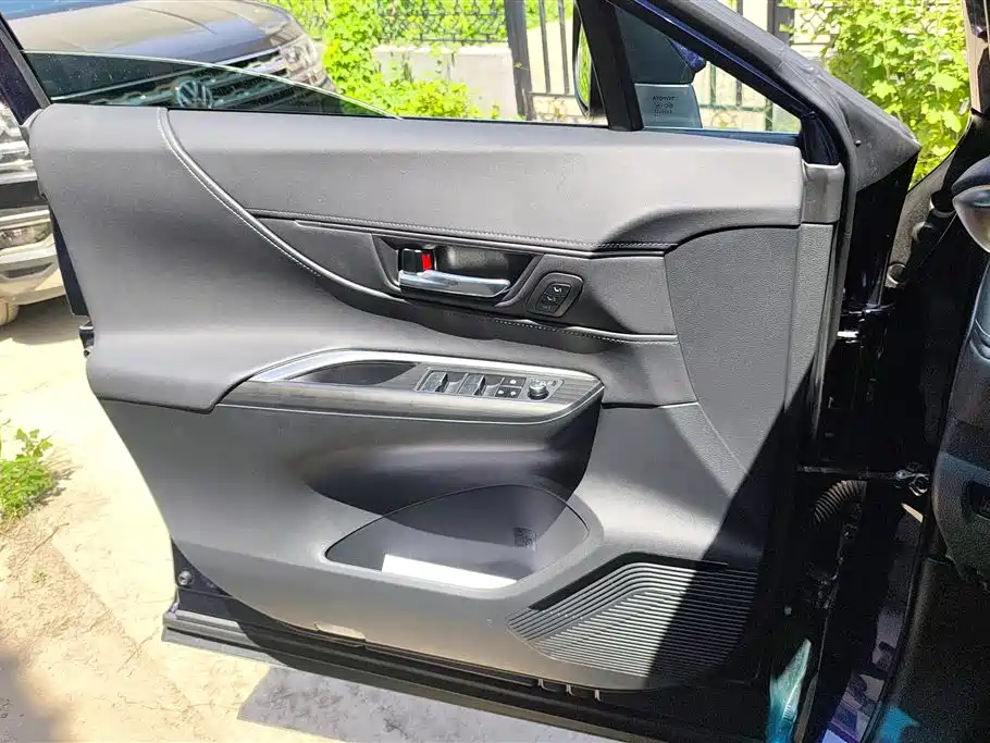 Toyota Lingfang HARRIER 2024 2.0L CVT FWD Luxury Edition фото 7
