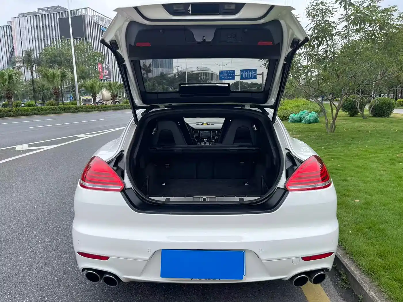 Porsche Panamera 2010 Porsche Panamera Turbo 4.8T фото 8
