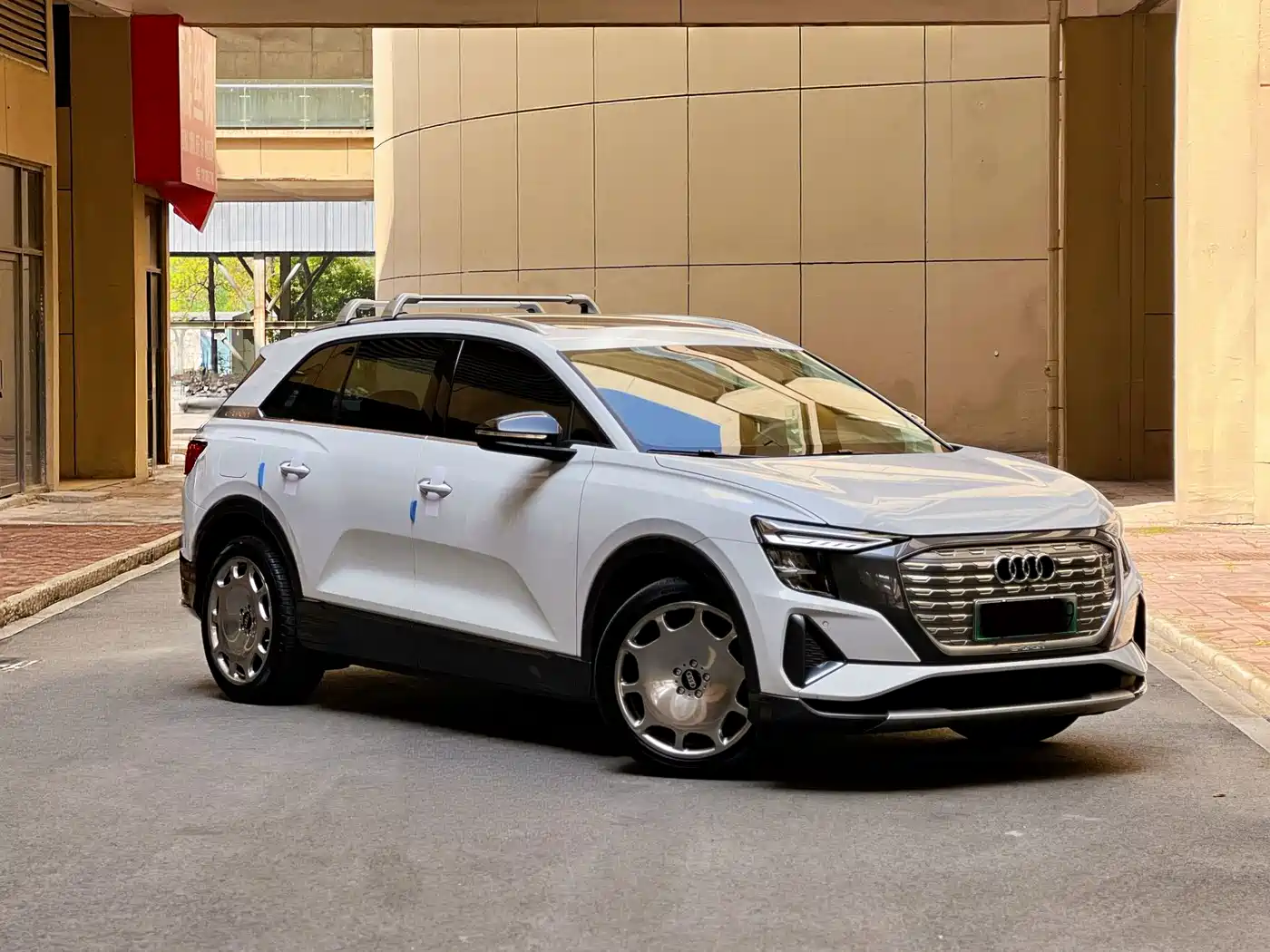 AUDI Q5 E TRON