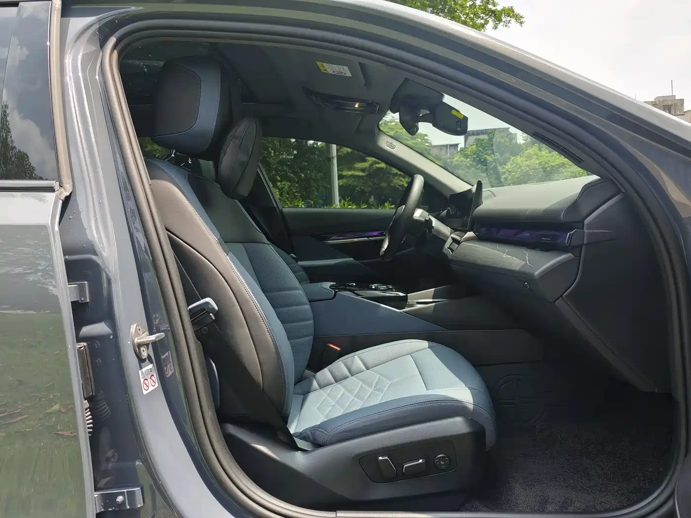 BMW i5 2024 eDrive 35L Premium Model M Sport Package фото 8