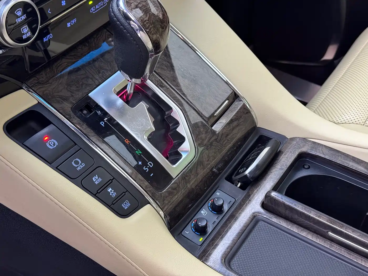 Toyota Alphard 2020 Hybrid 2.5L Premium Edition фото 10